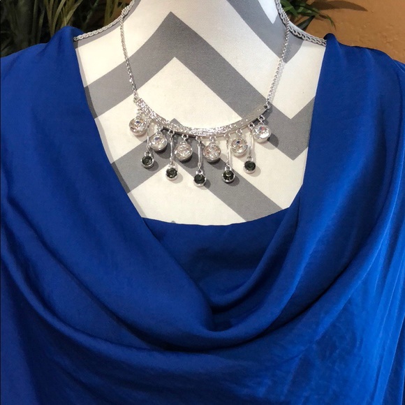 EUC Sleeveless Blouse - Picture 2 of 5